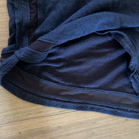 Athleta navy short with pockets - Picture 4 of 6
